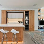 Amazing South Kensington Mews House By Underthedoormat