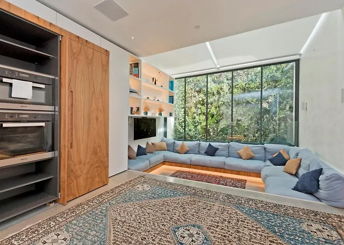 Amazing South Kensington Mews House By Underthedoormat