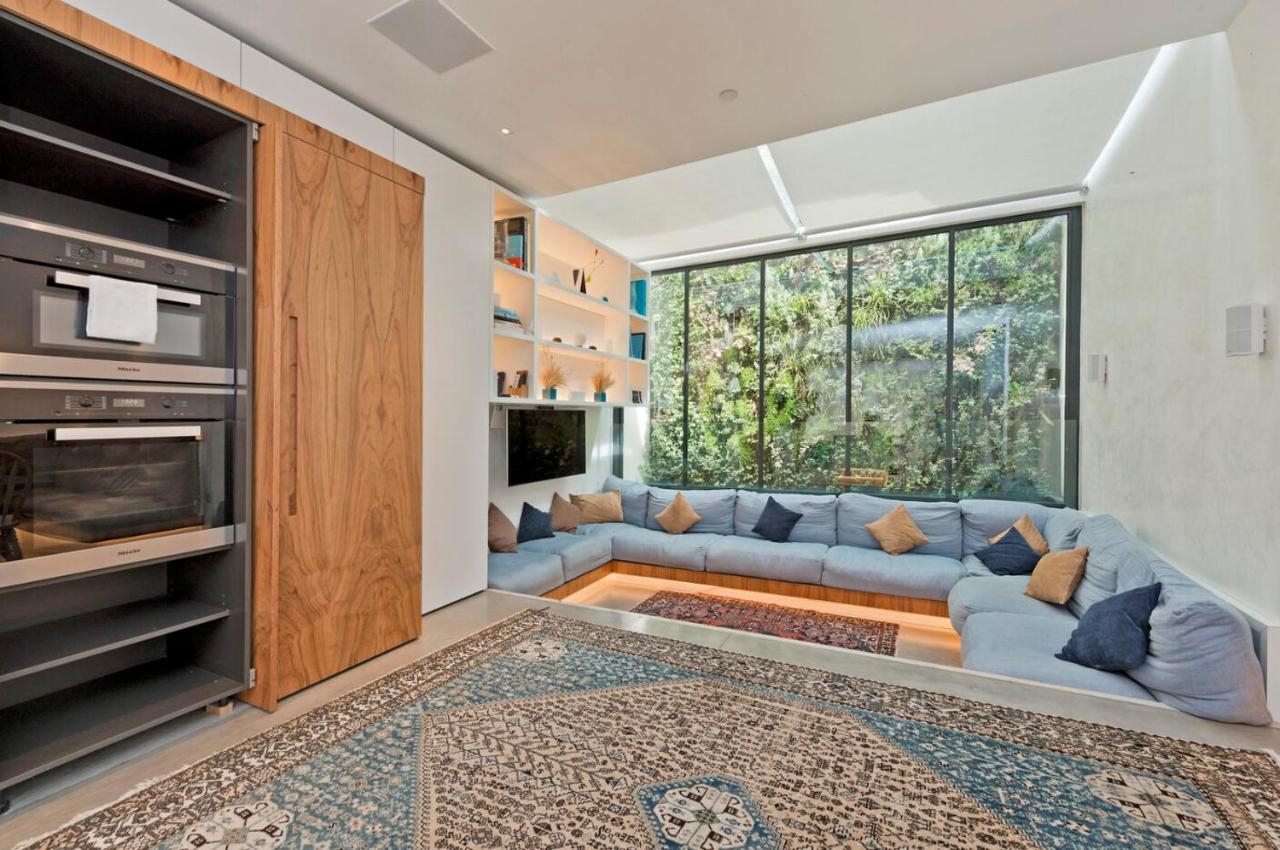 Amazing South Kensington Mews House By Underthedoormat
