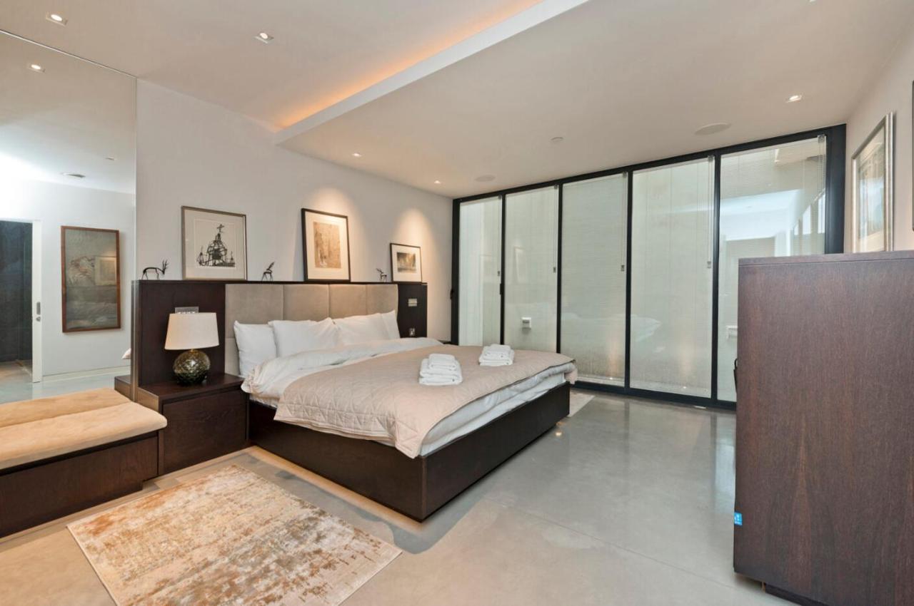 Amazing South Kensington Mews House By Underthedoormat *