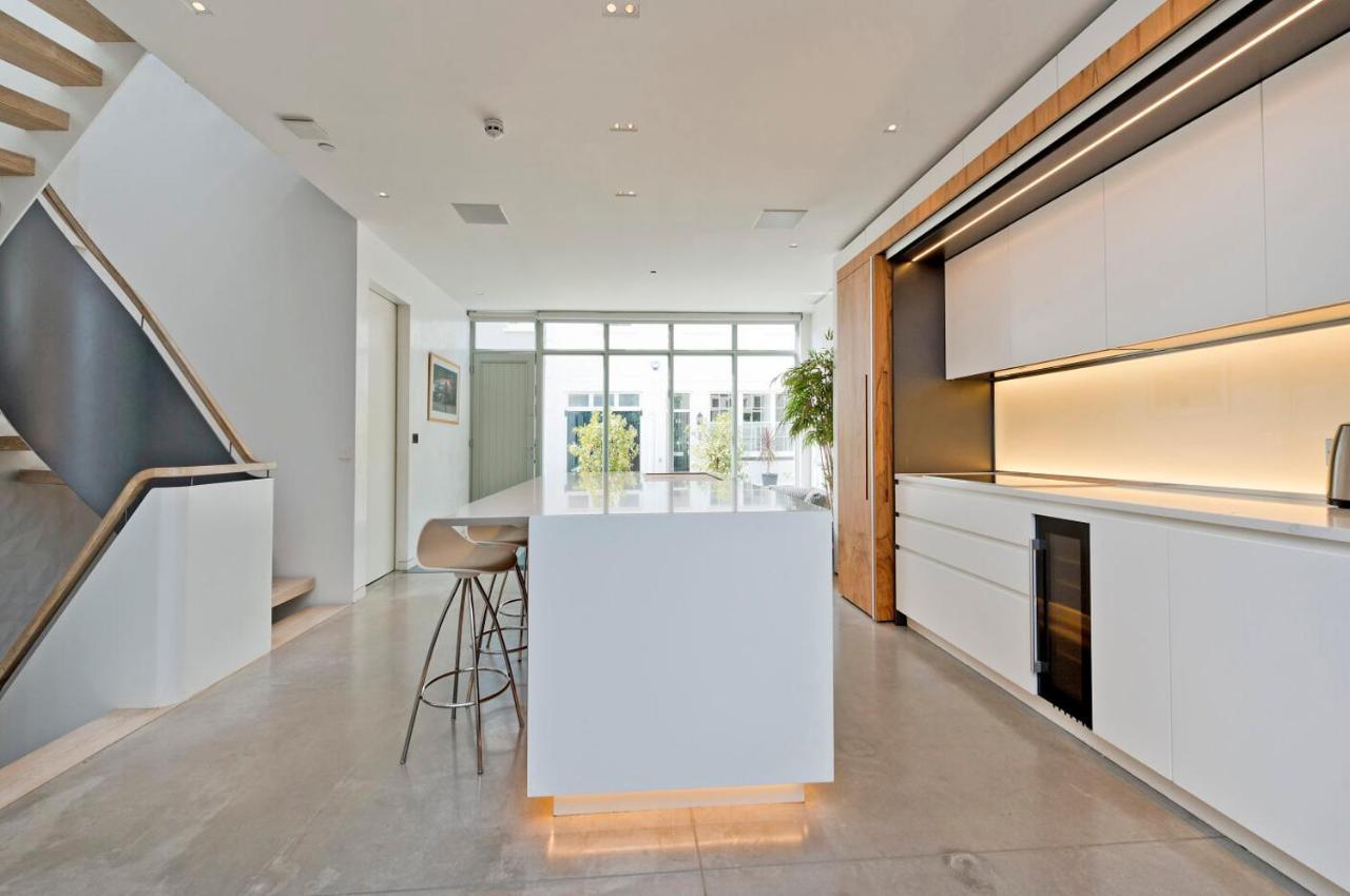 Amazing South Kensington Mews House By Underthedoormat